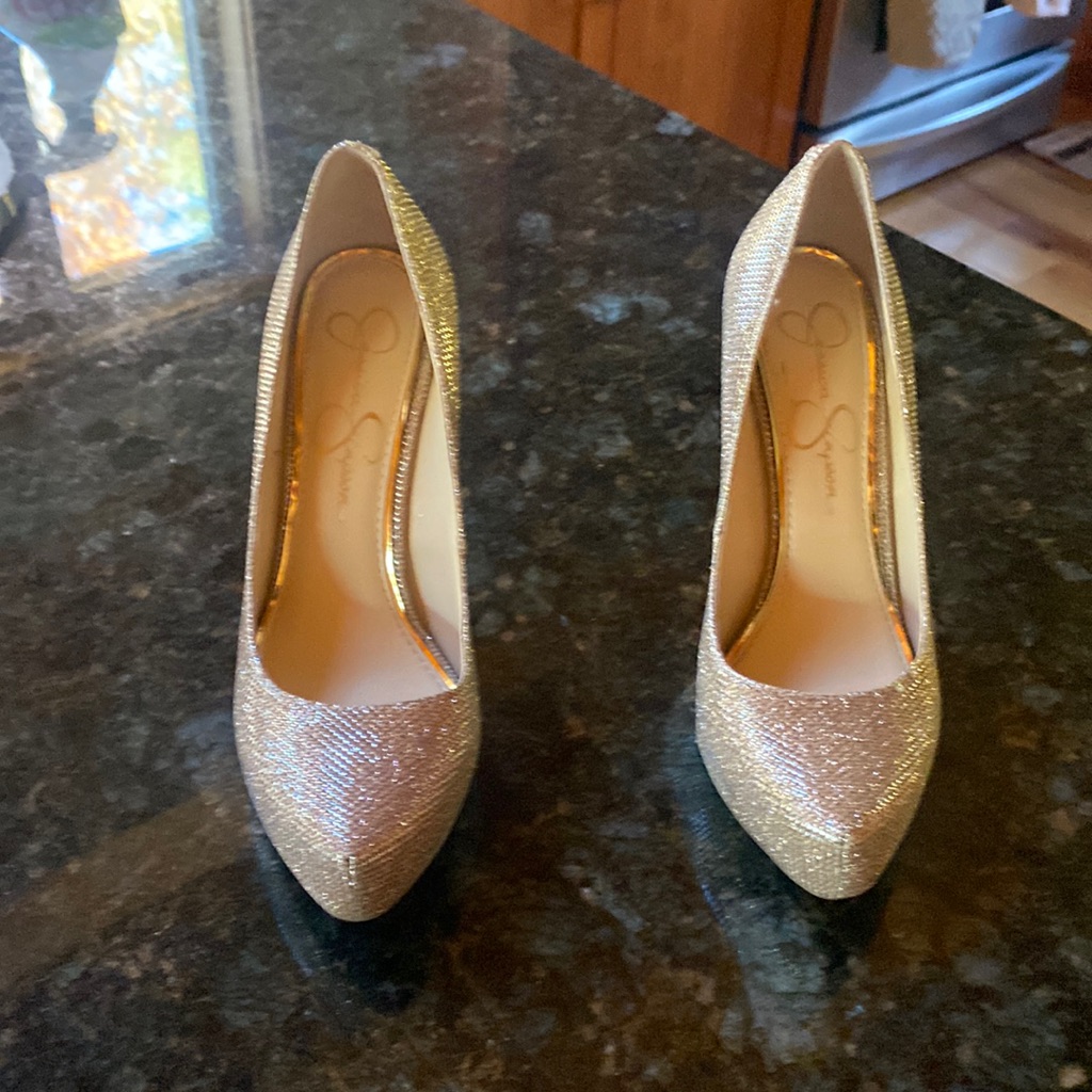 Jessica Simpson.. Gold Platform Heels7.5